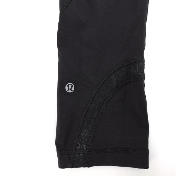 Lululemon Pants Womens 4 Black Crop Capri Mesh Lace Panel Zip Pocket Yoga Run - Picture 4 of 15